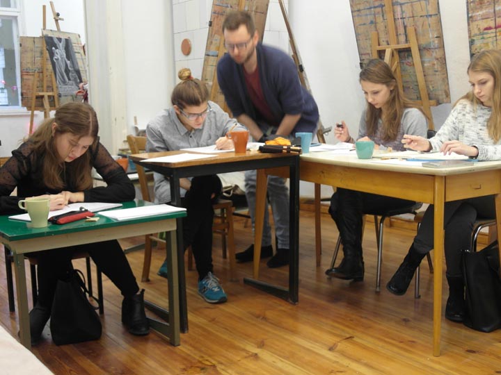 Bydgoszcz, Rysownia nauka podstaw projektowania graficznego, rysunku aksonometrycznego, rysowania perspektywy zbieżnej, rozwiązywania zadań egzaminacyjnych dla kandydatów na studia